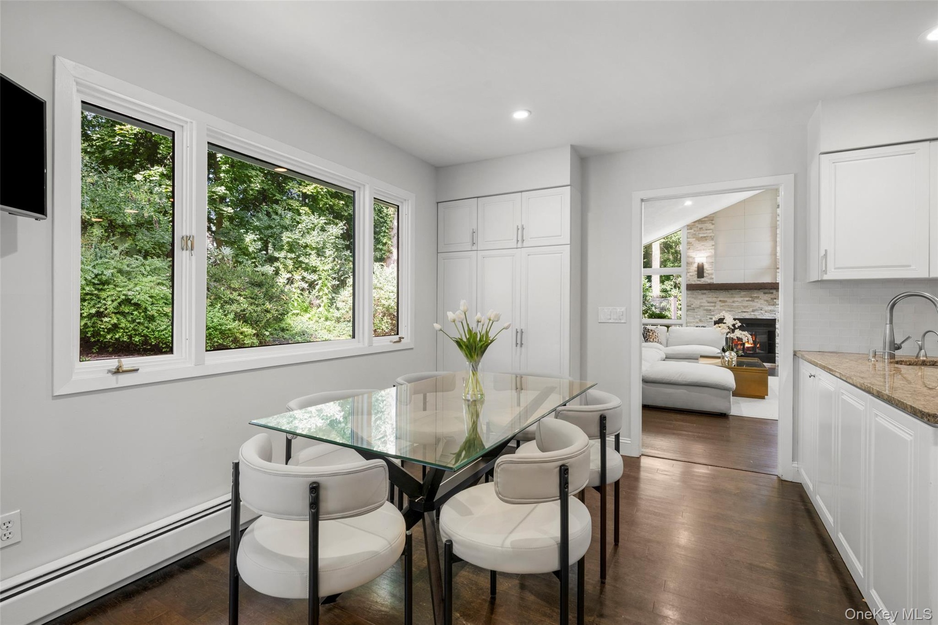 Eat-In Kitchen