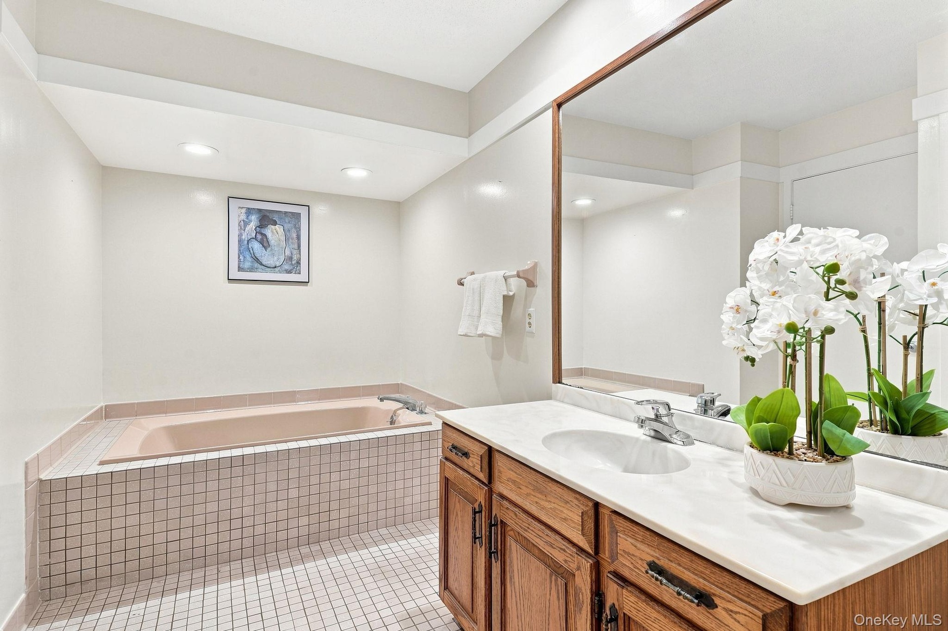 Primary Bath - En-Suite with Primary Bedroom