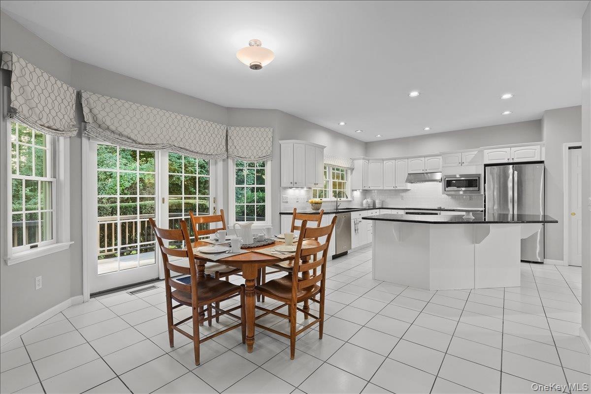 Eat-in-Kitchen w/Deck Access