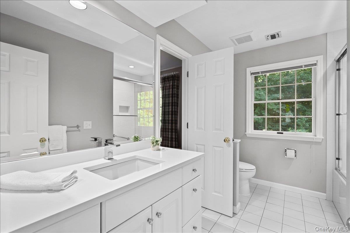 Hall Bathroom #1 w/Tub Shower and direct access to Bedroom #2