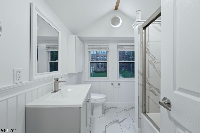 2nd bathroom