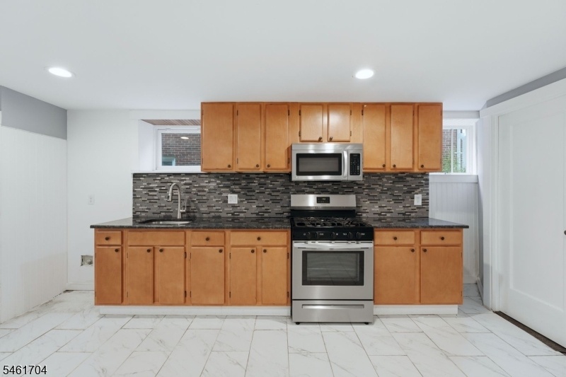Basement kitchen2