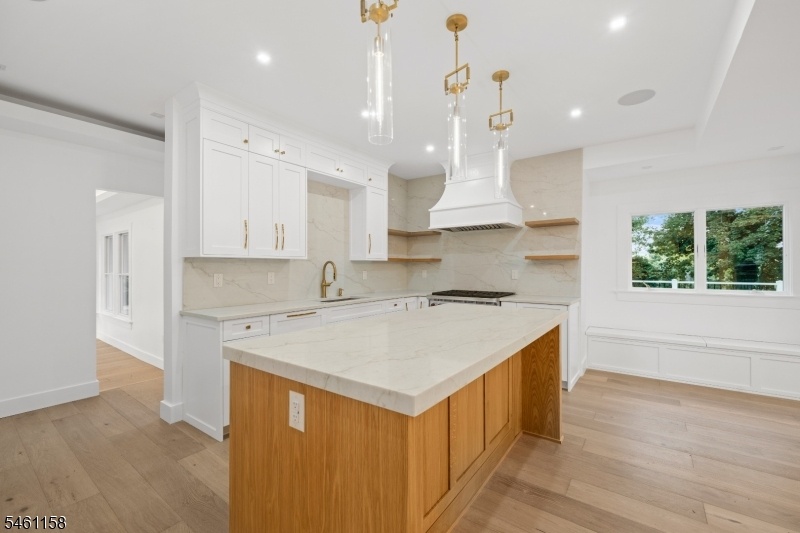 Kitchen/Center Island