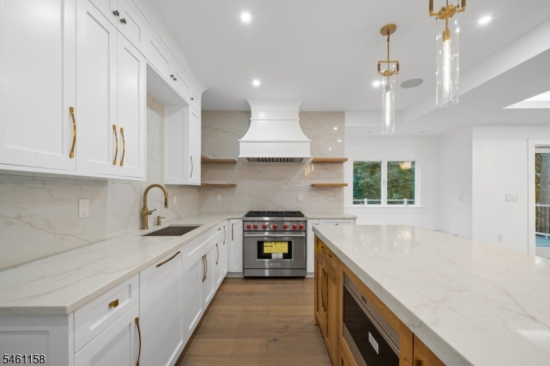 Kitchen/Center Island