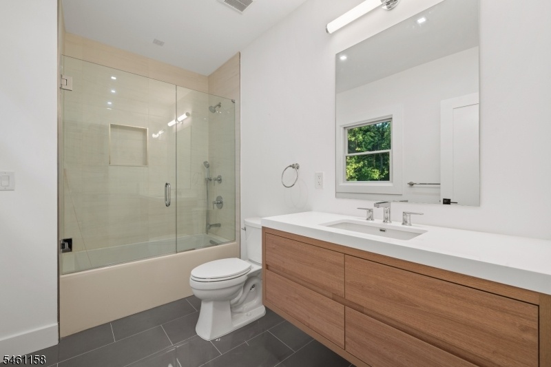 2nd Floor Bath