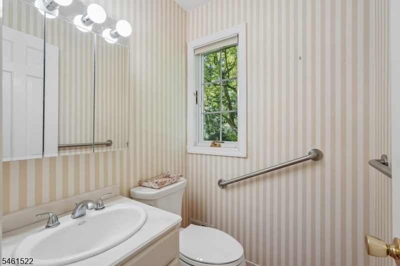 1st Floor Bath