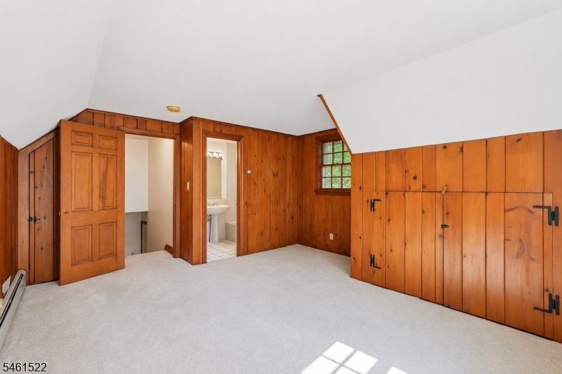 Bedroom over garage w/ensuite
