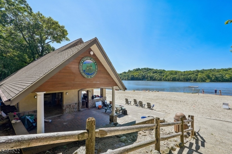 Smokerise Beach & Amenities
