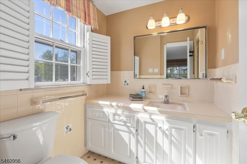 Primary Ensuite Bath