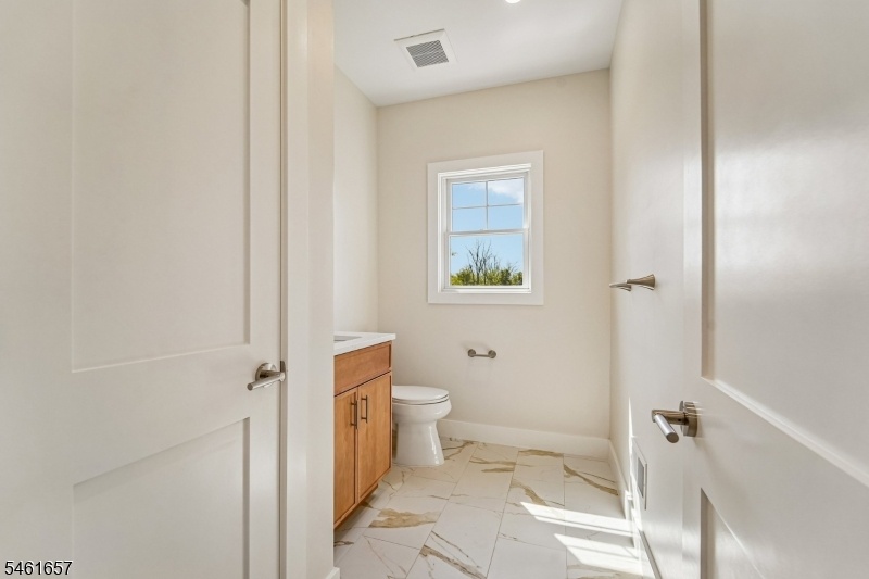 1st floor 1/2 bath