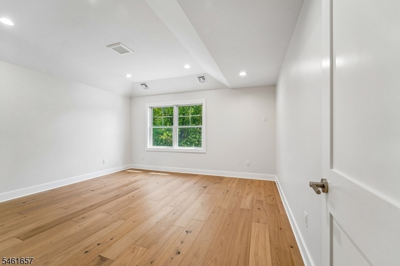 3 bedroom/gym/bonus space