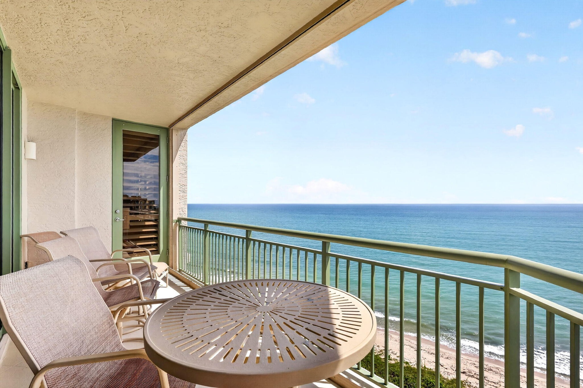GREET THE SUN ON YOUR PRIVATE BALCONY