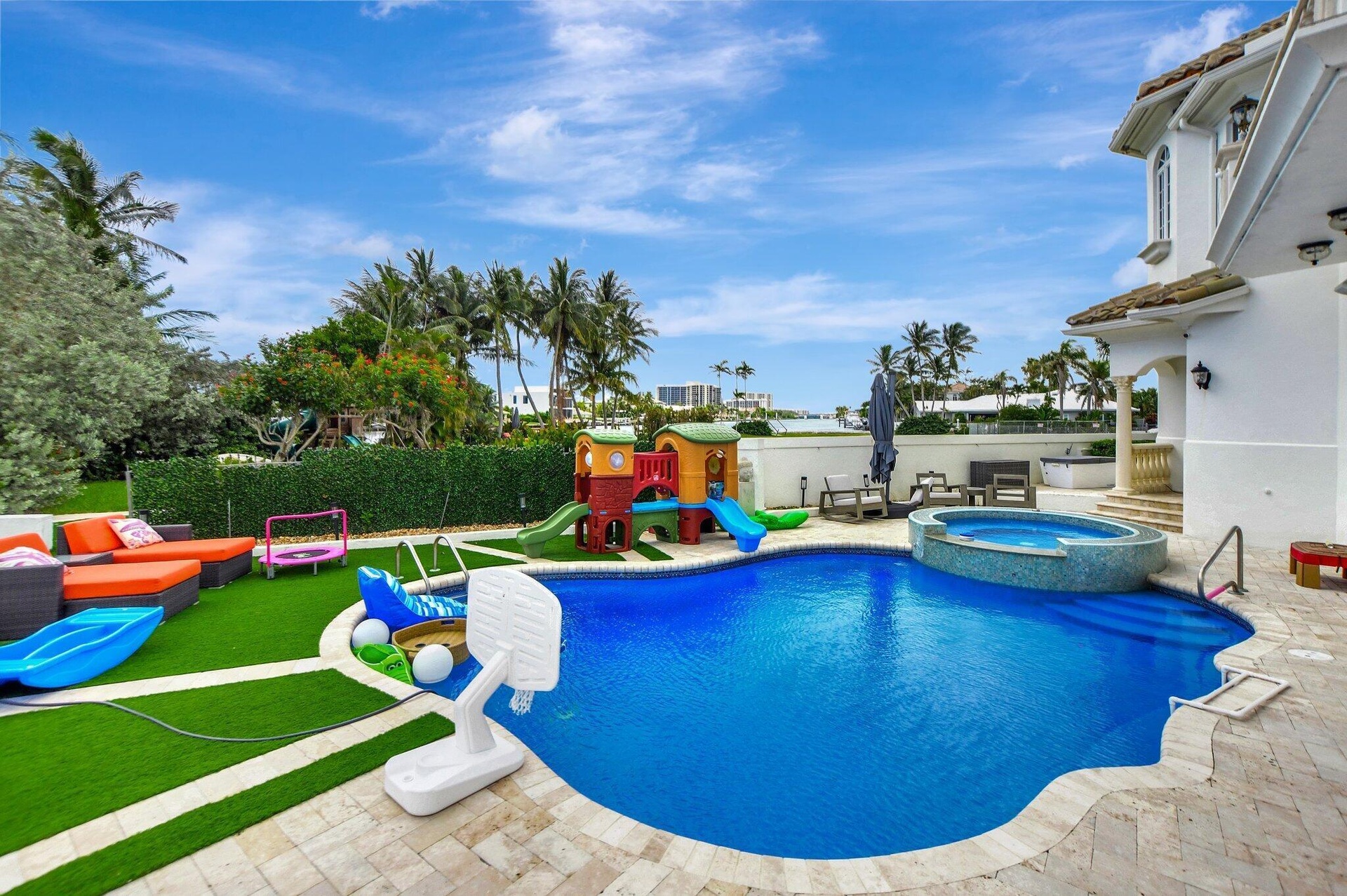 Pool & Spa