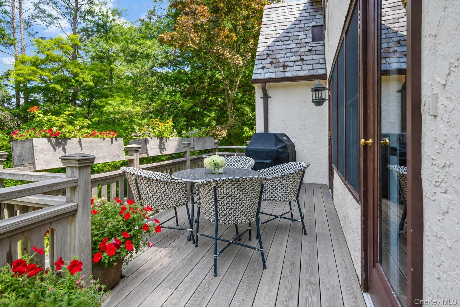 Back deck off the eat-in kitchen