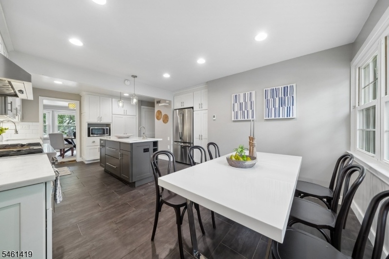 Kitchen Eat In Area