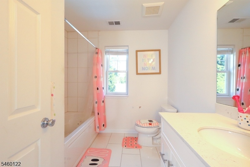 SECOND FLOOR FULL BATH