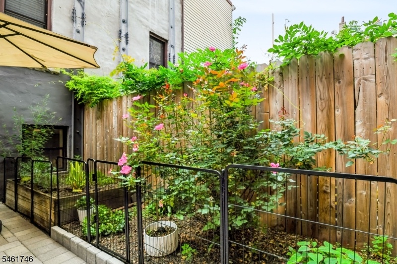 Outdoor garden bed