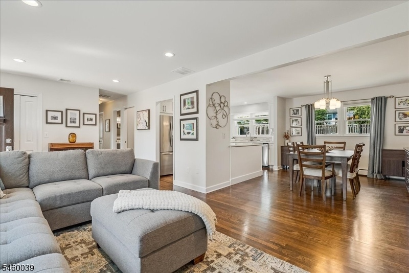 Foyer - Living