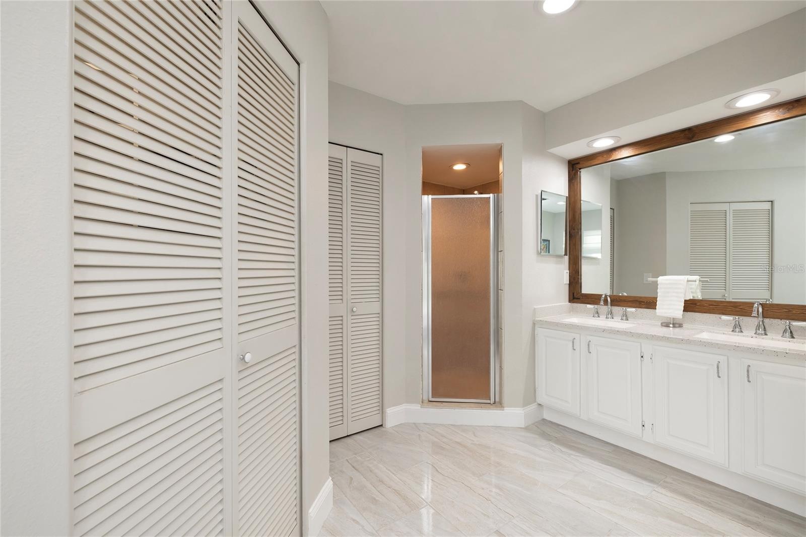 Owners suite has a soaking tub and seperate shower.