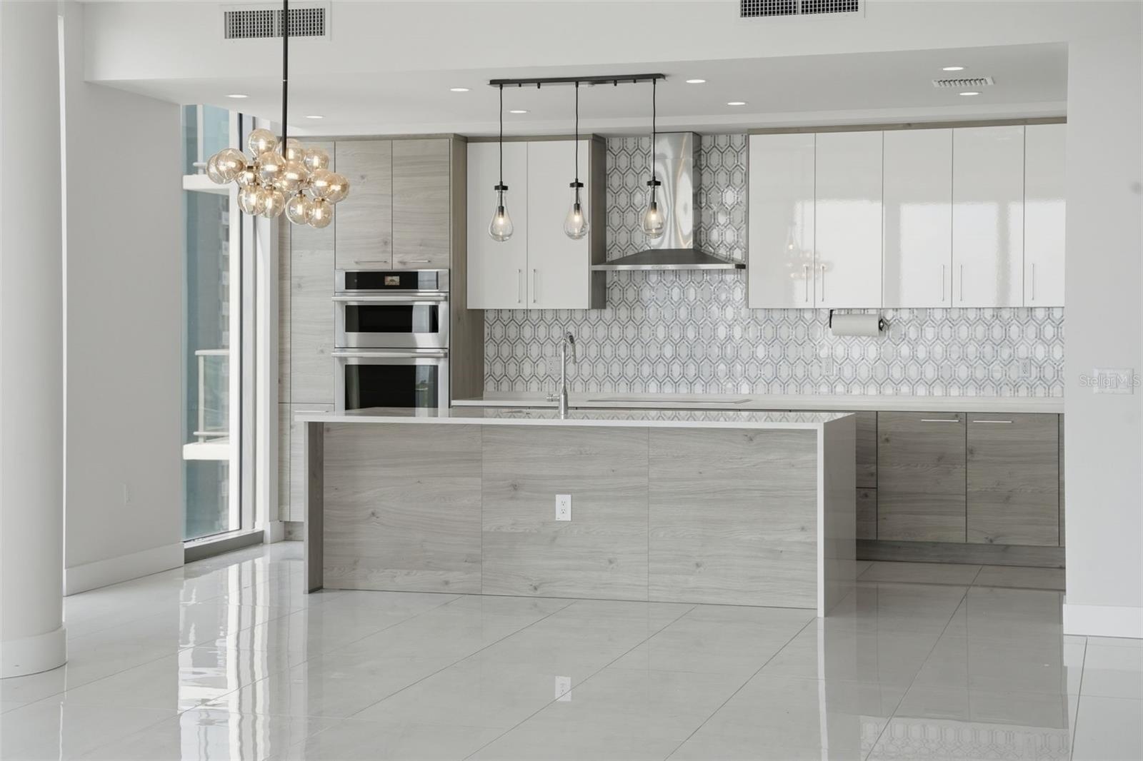 open floorplan - kitchen/living/dining