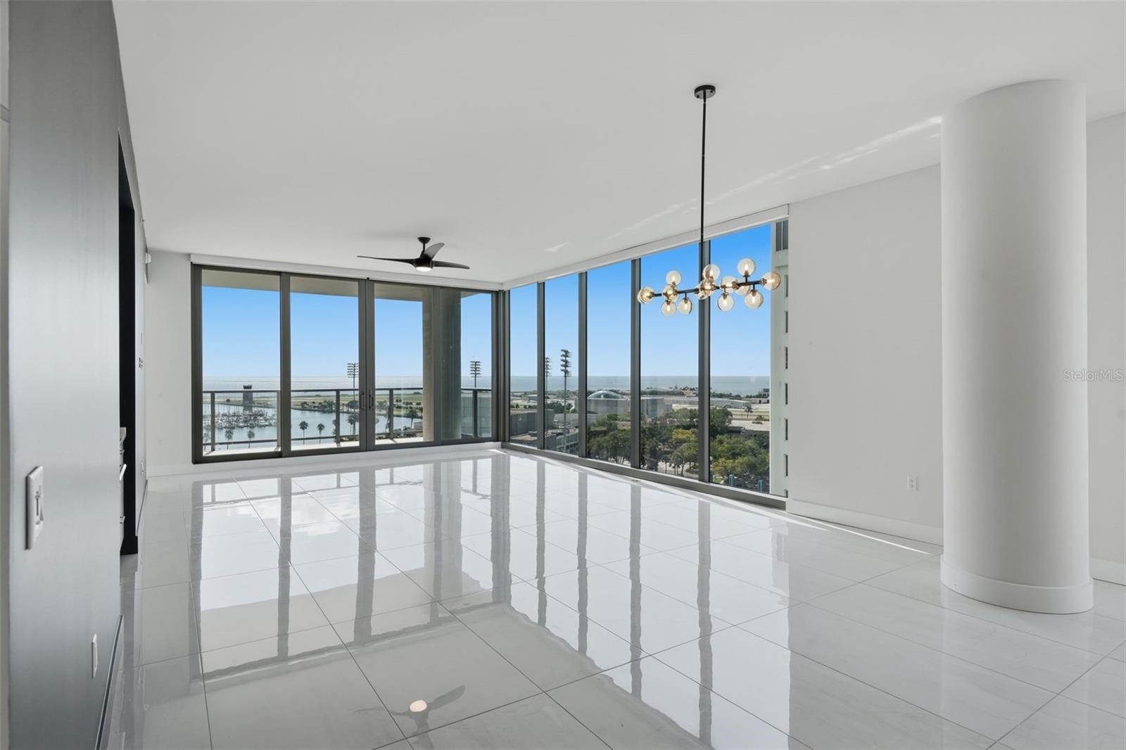 open floorplan - kitchen/living/dining