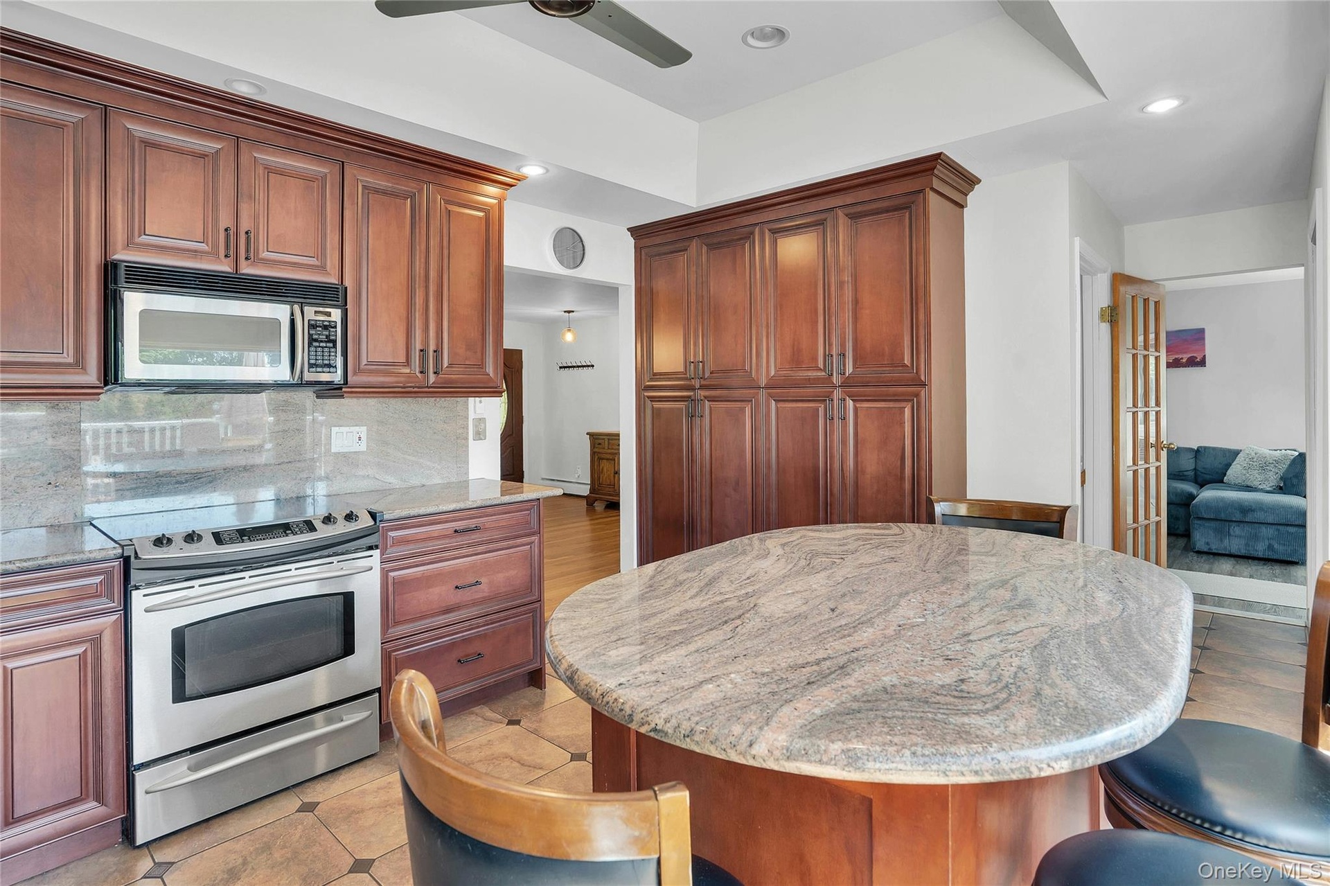 Stainless appliances.