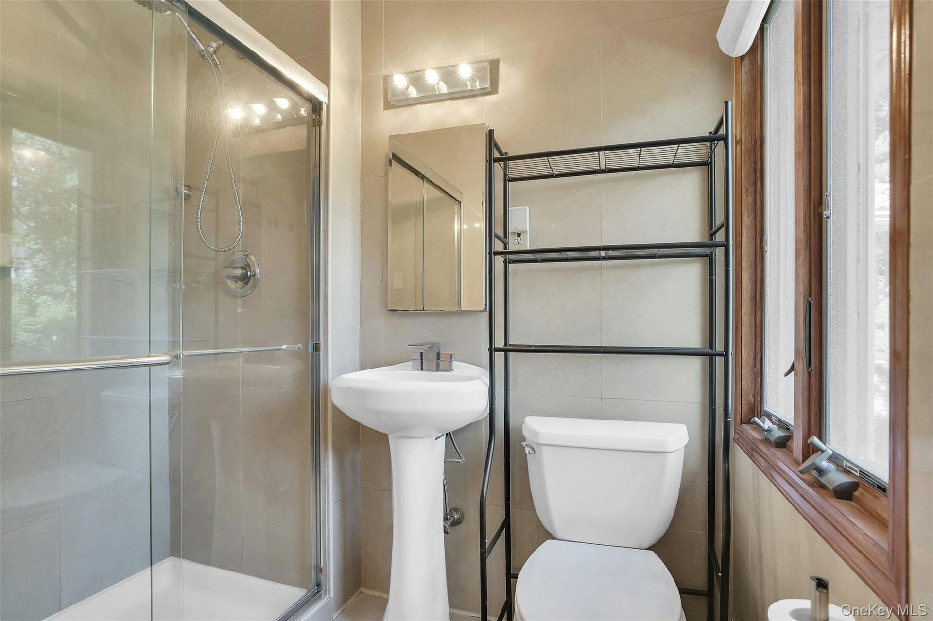 Private ensuite primary bathroom.