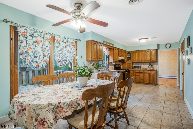 Eat-In Kitchen