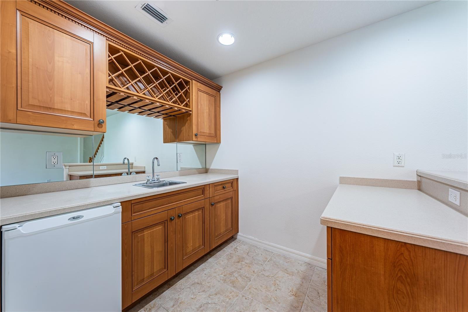 Wet bar and "party kitchen"
