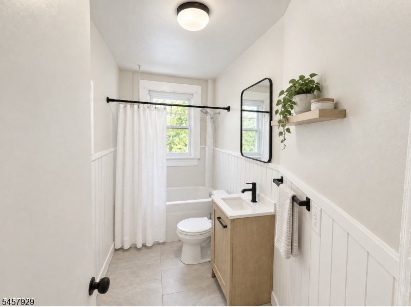 2ND FL BATH ROOM AI
