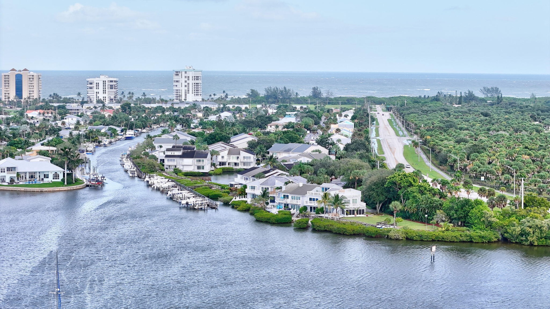 Waterfront community with direct access to a navigable canal and ocean beyond