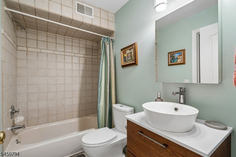 1st fl bath