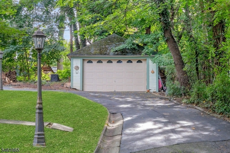 Detached 2 Car Garage