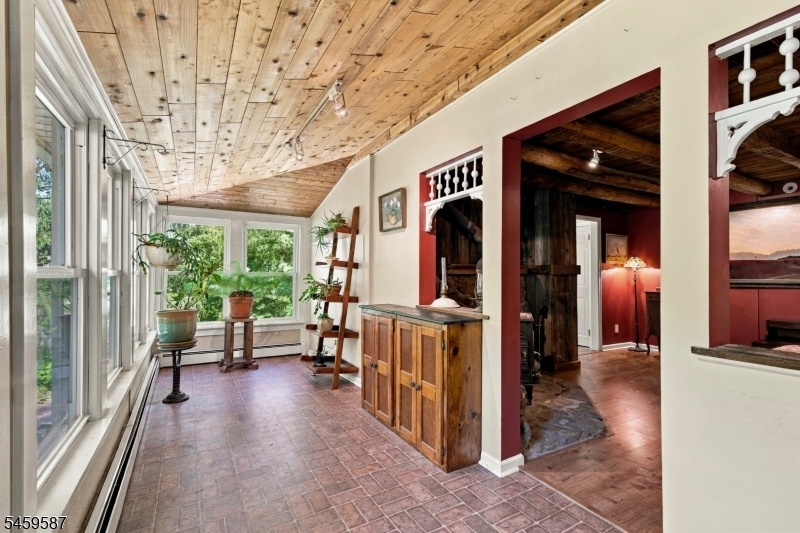 Knotted Pine Ceiling