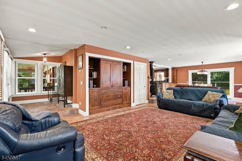 Spacious Living room