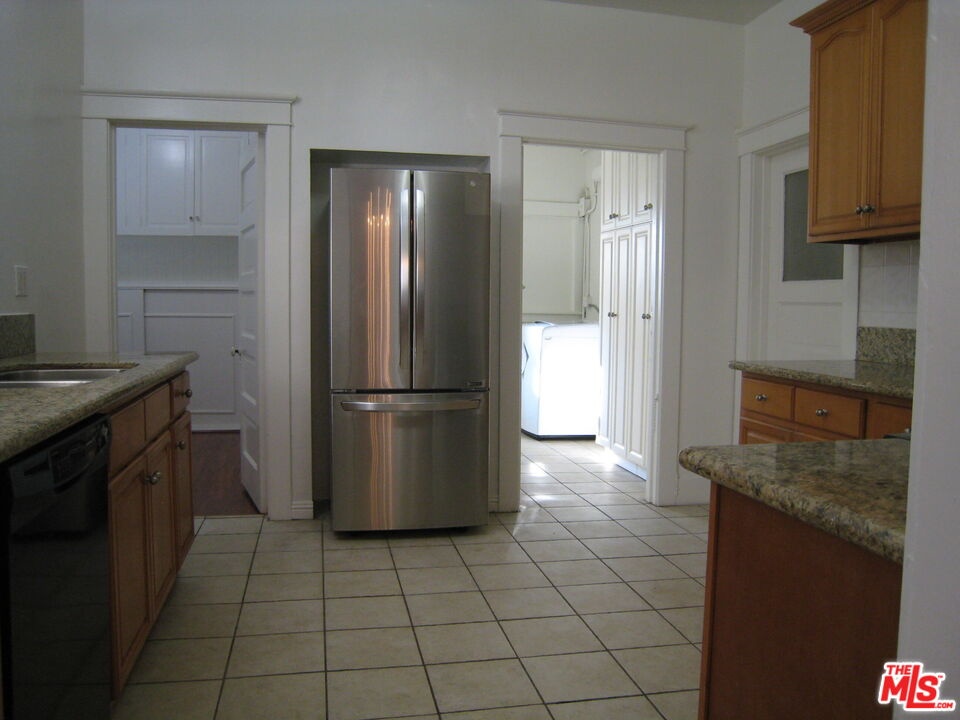 Kitchen - refrigerator