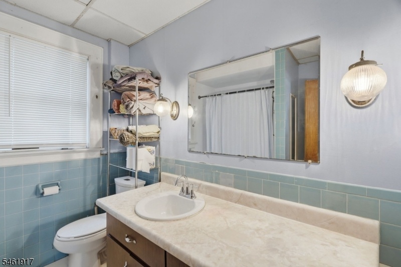 FIRST FLOOR BATH