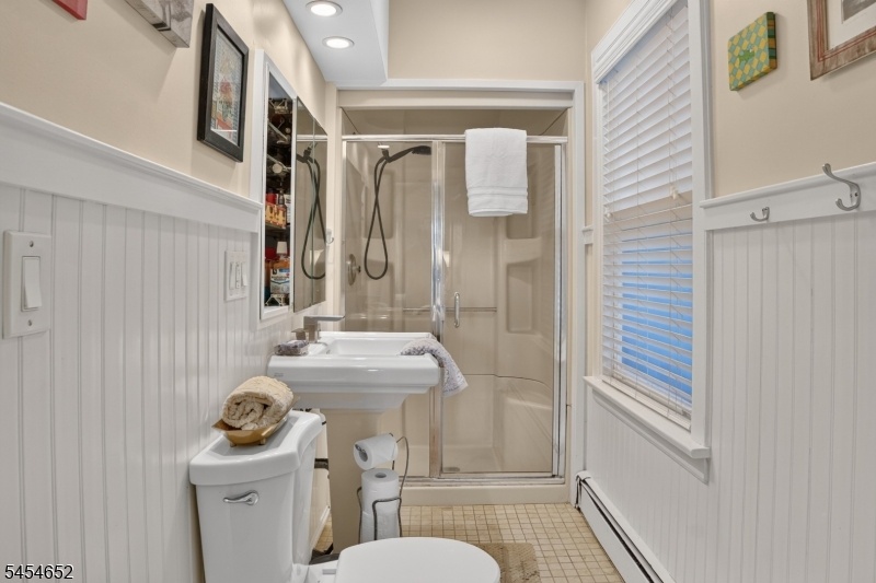 Primary Bath (En Suite)