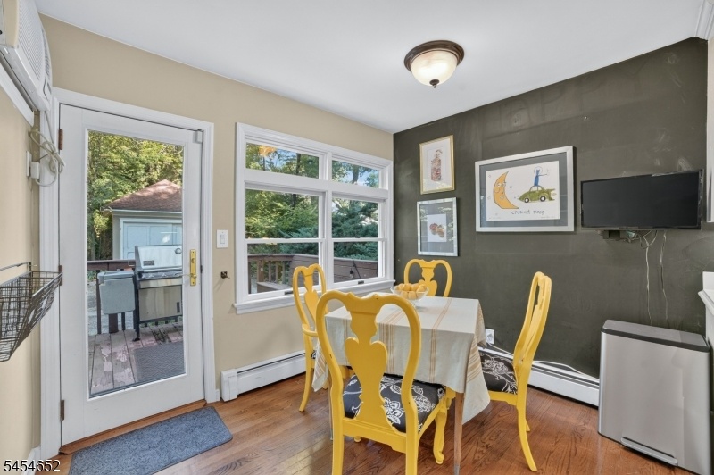 Eat-In Kitchen