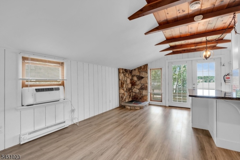 2nd floor carriage house flat