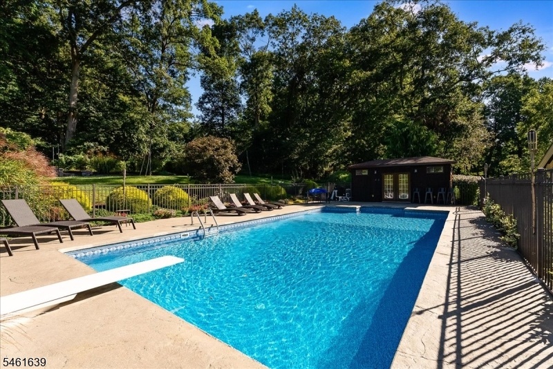 IG HEATED POOL
