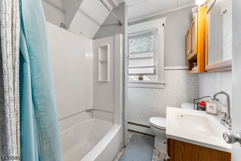 1st fl bathroom