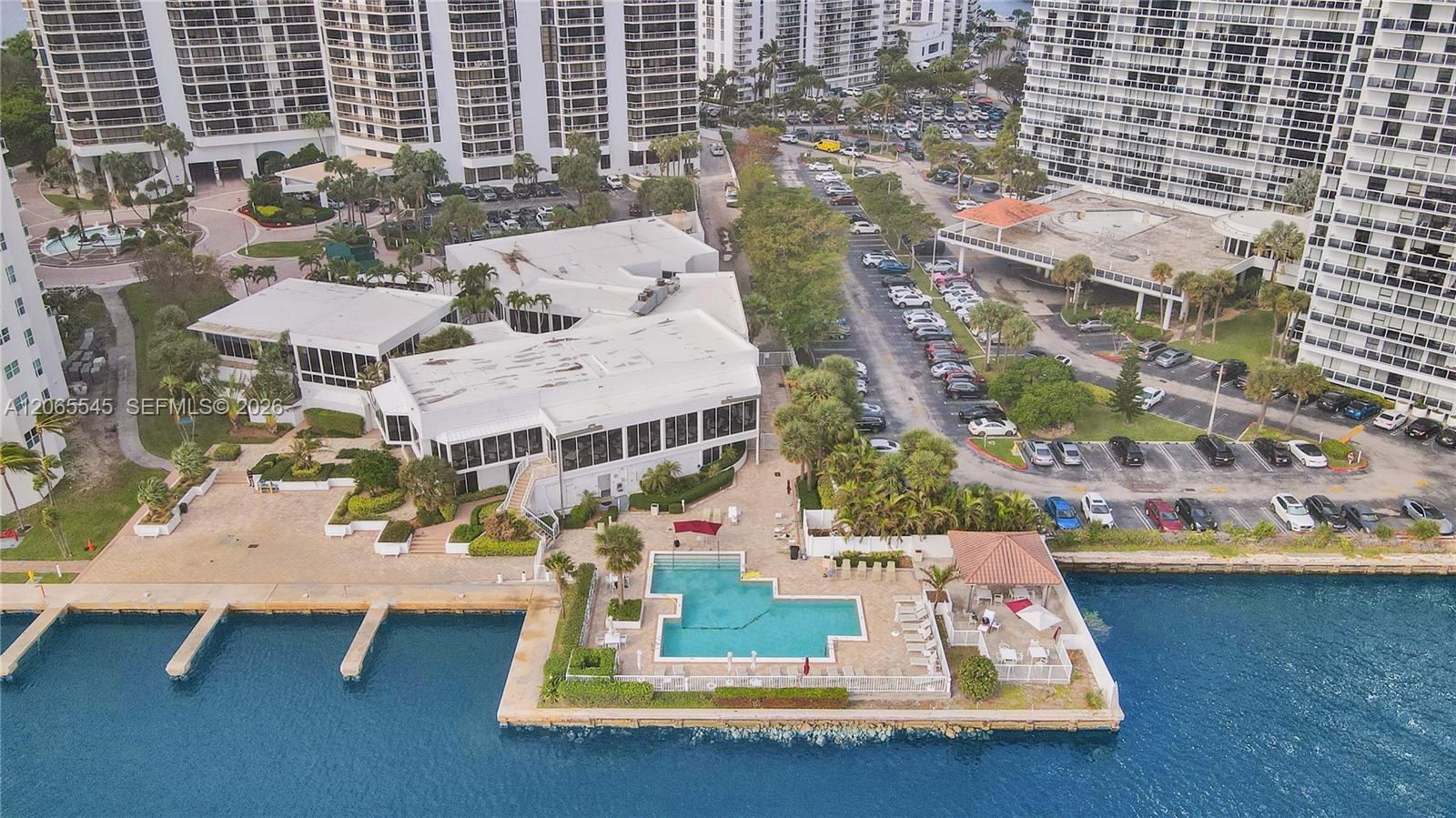 Hamptons Restaurant, Spa, Gym, Movie Theater, Nail Salon, 2nd Pool