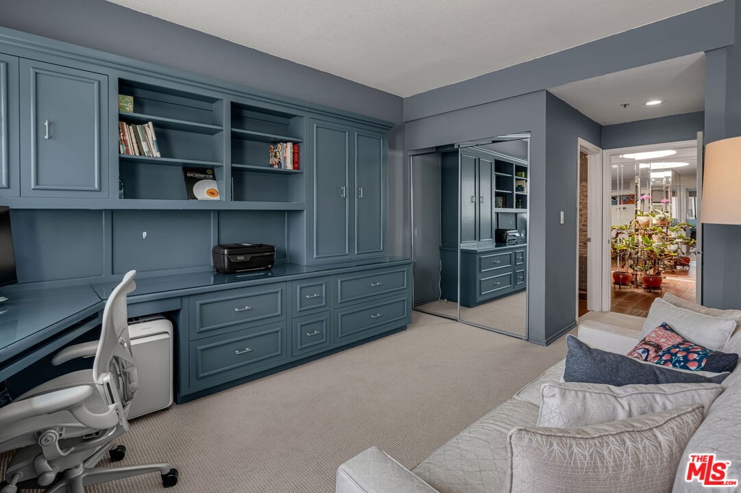 Custom builtins. Bedroom close