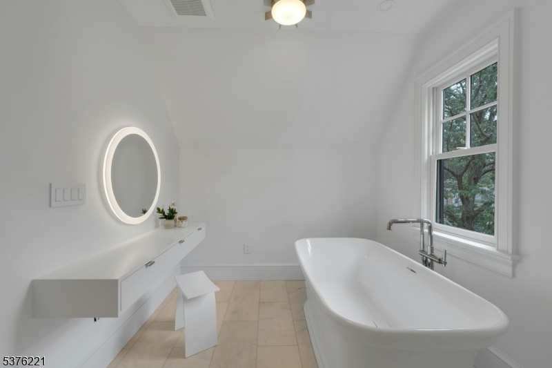 3rd Floor Ensuite Bathroom
