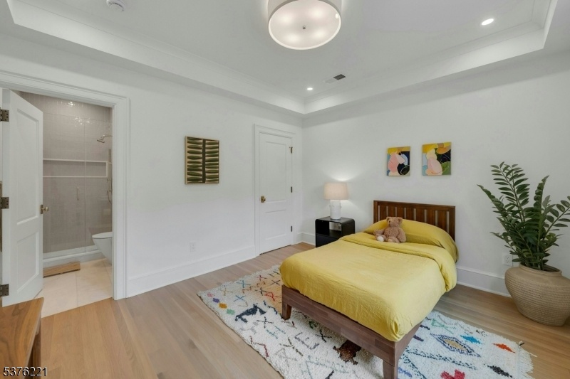 2nd Floor Ensuite bedroom