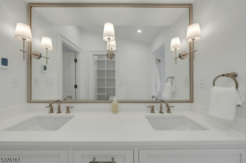 3rd Floor Ensuite Bathroom
