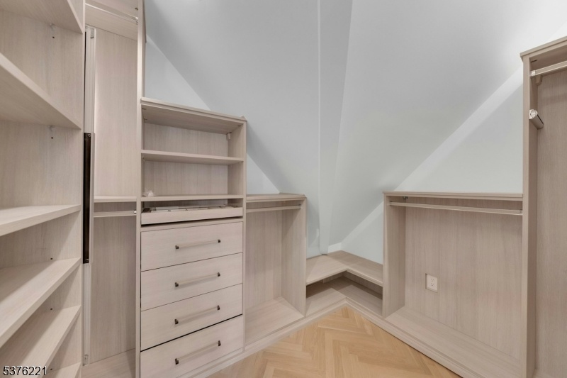 3rd Floor Ensuite  W/In Closet