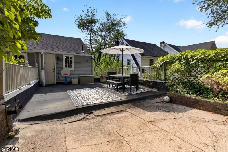 2nd floor deck