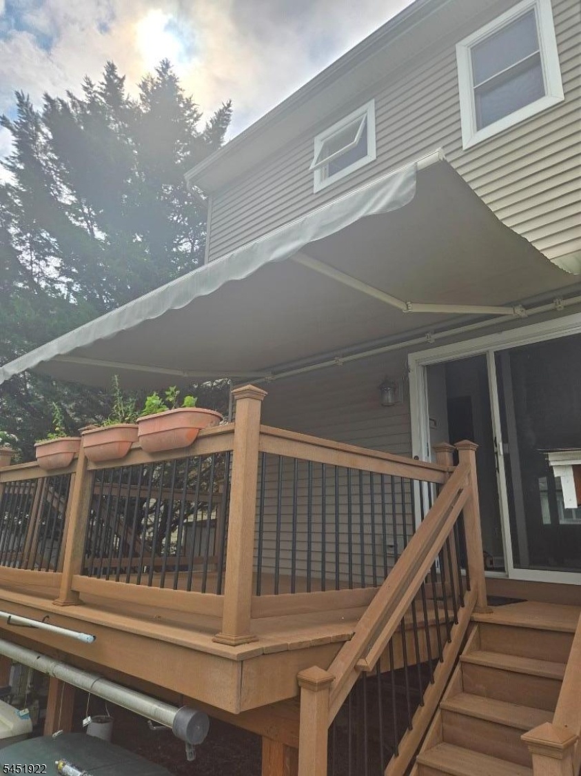 Deck with retractable awning
